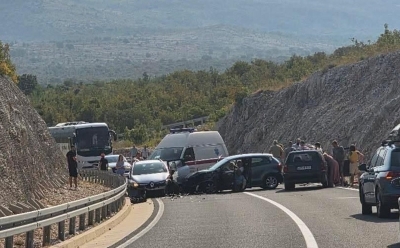 Teška saobraćajna nesreća na putu Stolac-Neum: Ima povrijeđenih, saobraćaj obustavljen