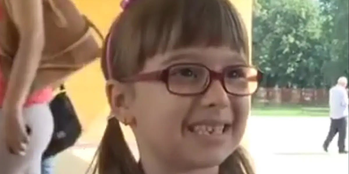 Sjećate li se djevojčice Leontine i pjesmice koju je izmislila na prvi dan škole? Rekreirala je komični snimak