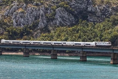 Blokirani vozovi za Mostar: Putnici išli autobusima