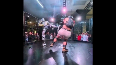 Video / Robot pobijedio čovjeka u MMA meču, jedan udarac bio je presudan