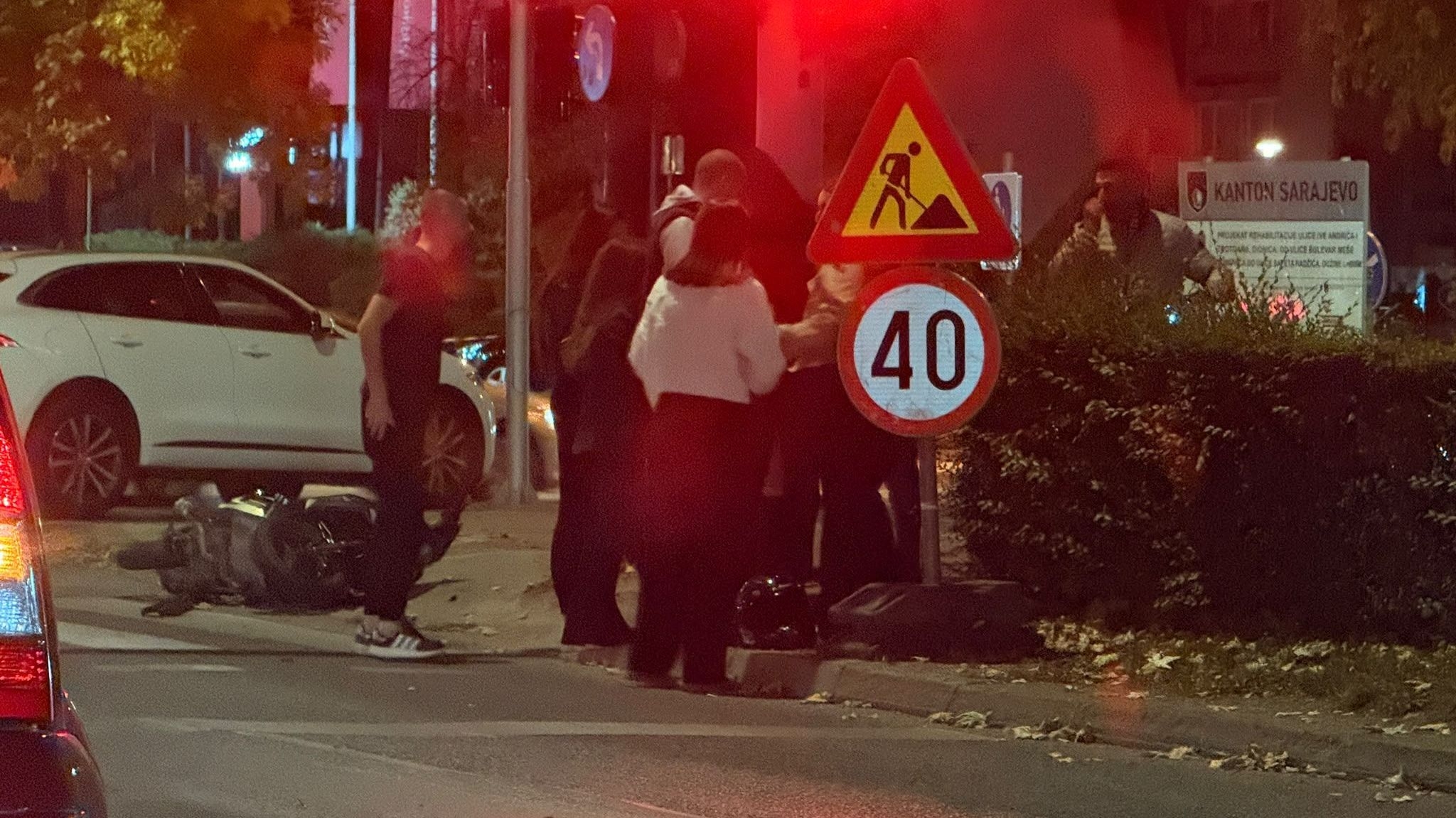 Nesreća na Alipašinom Polju: Sudarili se automobil i motocikl