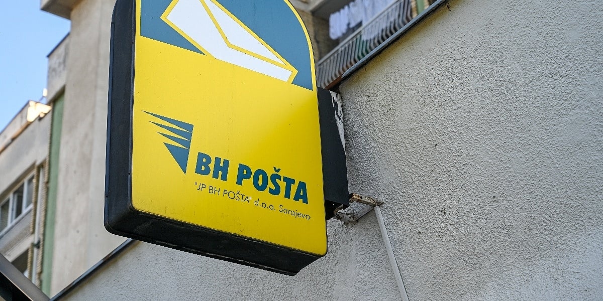 BH Pošta za 1,1 milion KM kupuje ljetnu odjeću poštarima, javila se jedna firma i dobila posao