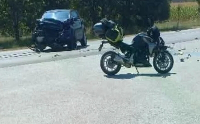 Teška nesreća kod Doboja: Život izgubio vozač motocikla