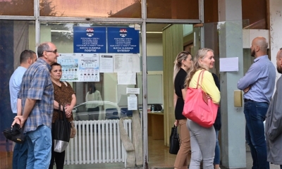 Testno glasanje u Banjaluci kasni: Građane dočekala biračka mjesta bez listića