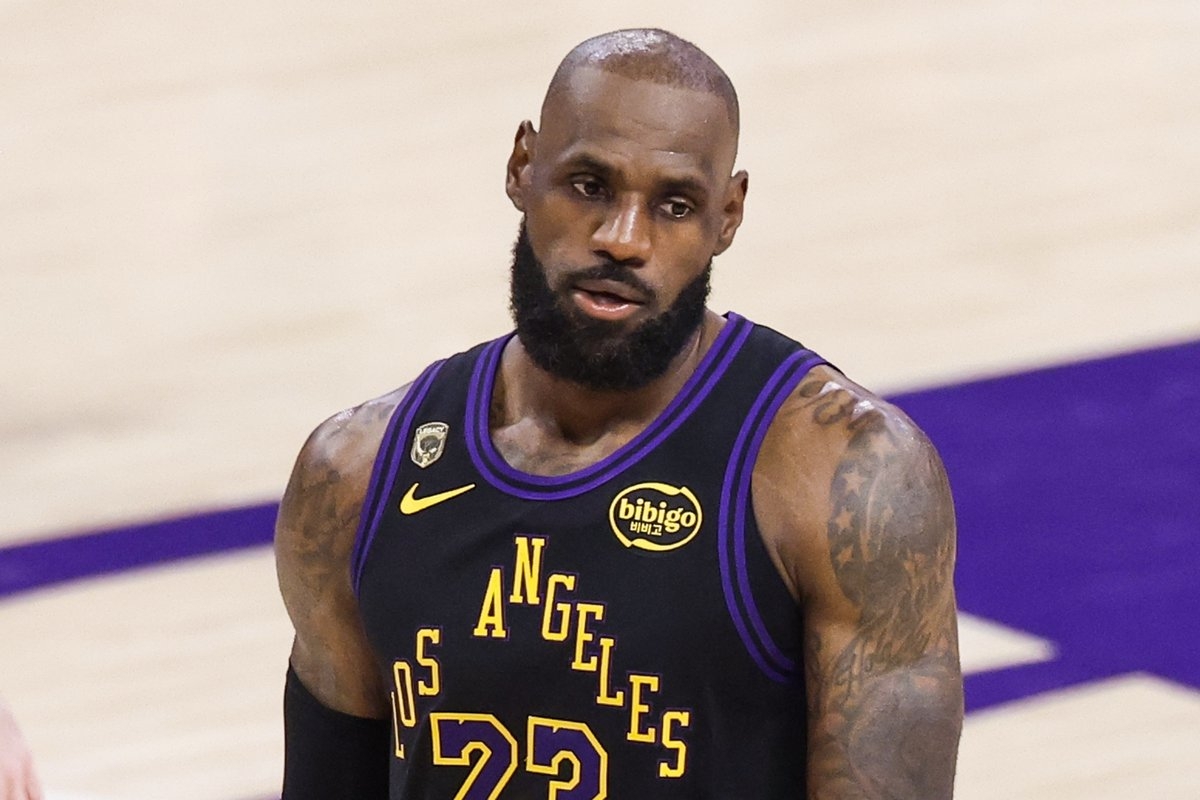 LeBron James prošle sezone zaradio 52,6 miliona dolara, sada ga čeka šokantan ugovor