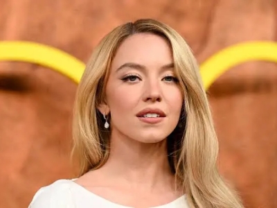 Sidni Svini osvanula potpuno gola