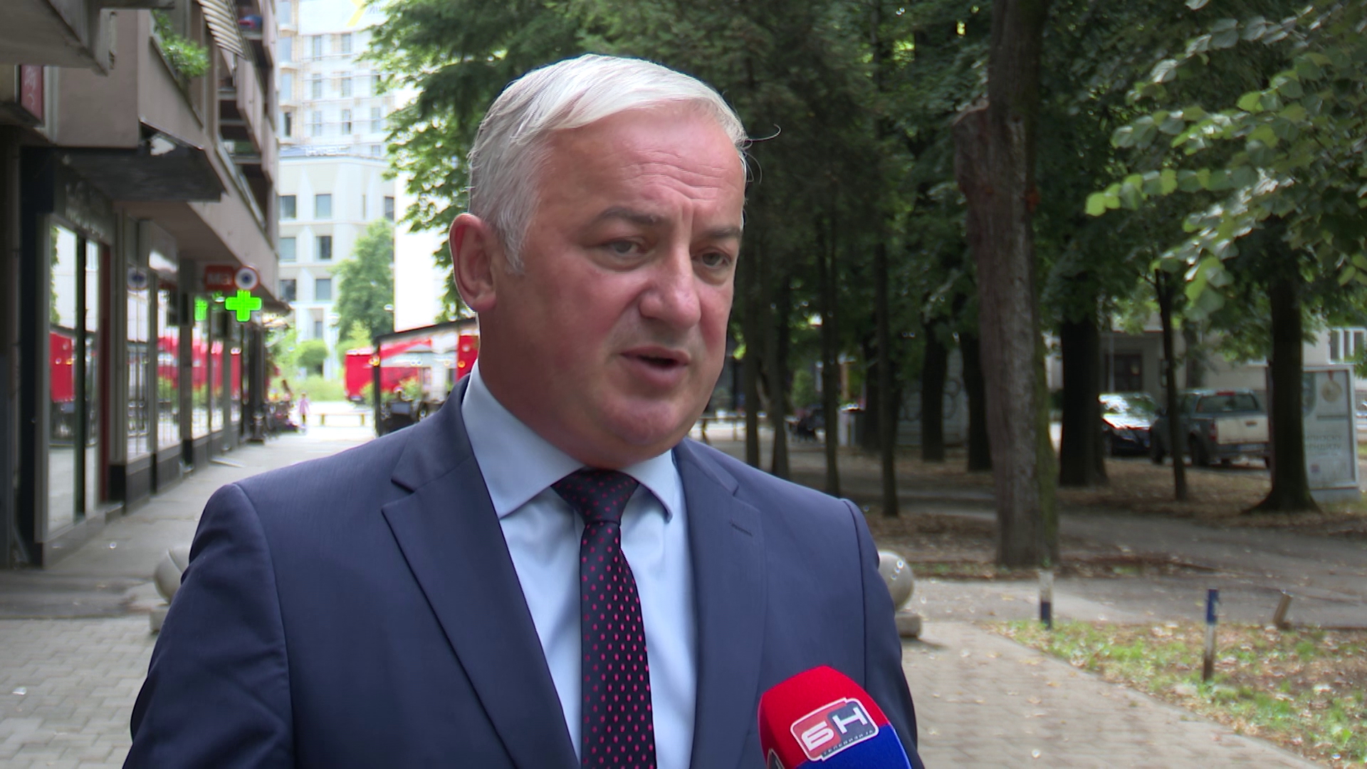 Višesatna čekanja na granicama su za građane ponižavajuća
