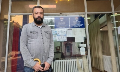 Glasanje kasnilo više od tri i po sata: U Banjaluci prve primjedbe na rad skenera (Foto/Video)