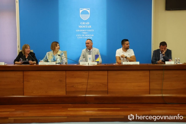 VIDEO Burna rasprava u Gradskom Vijeću Mostara: HRS izašao, dnevni red na kraju nije usvojen