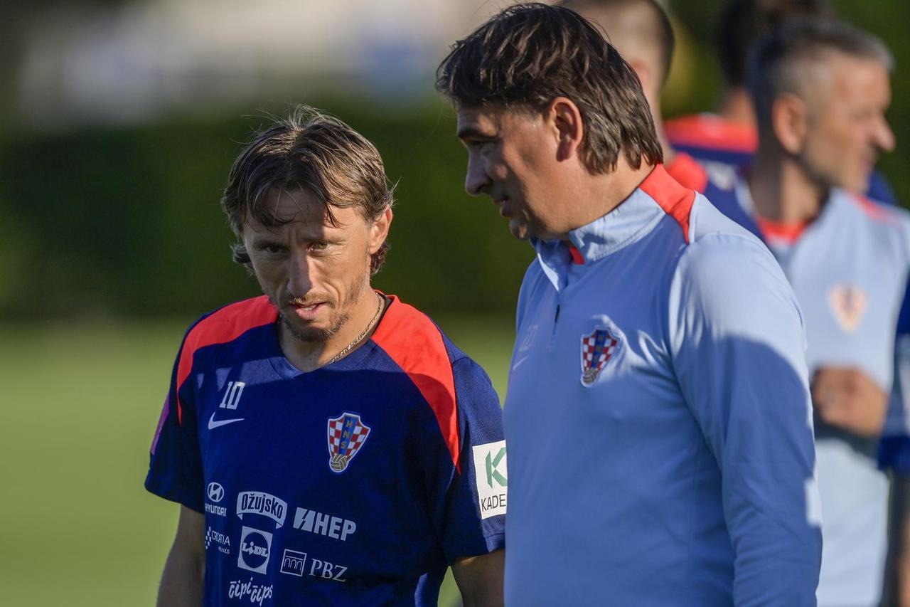 Dalić objavio konačni popis Vatrenih, boje Hrvatske branit će i OVI BH. HRVATI