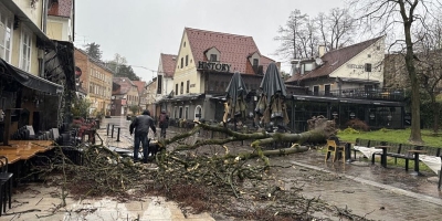 Oluja u Zagrebu napravila haos: Škole su zatvorene, a javni saobraćaj u kolapsu