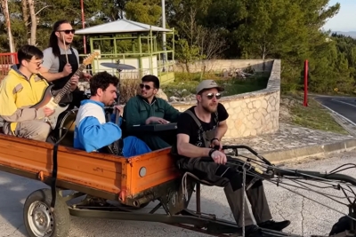 „Bako, vrati se na prozor“ osvaja YouTube: Rock sastav "Šesti paviljon" lansirao novi singl