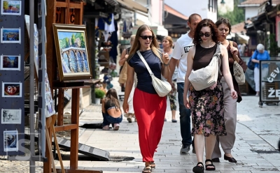 Topao i sunčan dan u Sarajevu: Baščaršija puna građana i turista