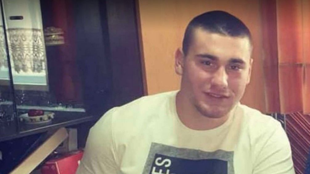 Divljan s Tomićem otišao na Careve vode, vratio se sam, pa večerao gledajući kako gore njegove stvari