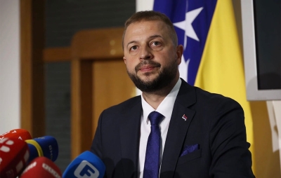 Nešković: Kome treba još 1.880 službenika na nivou BiH dok građani odlaze?