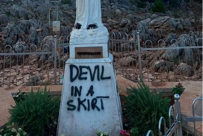 Vandalizam u Međugorju – oštećen kip Gospe i zapaljen spoljašnji oltar Crkve Svetog Јakova