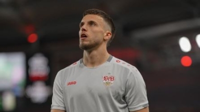 Demirović napravio potez koji je oduševio Štutgart, časti pićem i misli na djecu