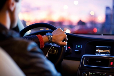 AUTOMOBIL NIJE PAMETNI TELEFON: Zaslon može biti opasniji od alkohola!
