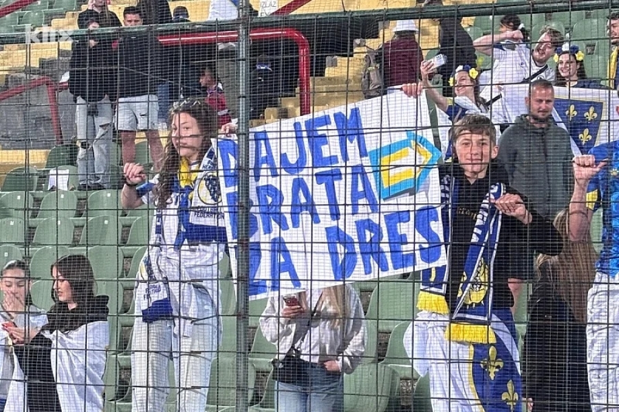 'DAJEM BRATA ZA DRES': Hit natpis sa Koševa obišao regiju, NS BiH ekspresno reagovao i poslao poruku koja će vas nasmijati!