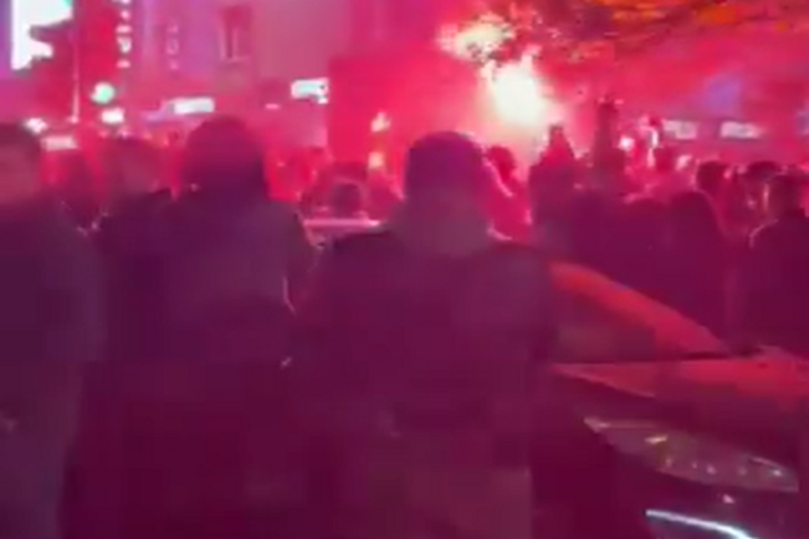 SLAVLJE ZBOG POBJEDE STUDENTSKE LISTE PRELILO SE I U RS: Pjesma, zastave i vatromet u Banjoj Luci (VIDEO)
