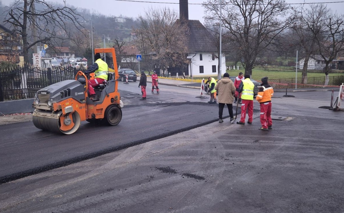 Mještani sedam tuzlanskih ulica i naselja neće skoro dobiti nove ceste: Grad Tuzla raskinuo ugovor