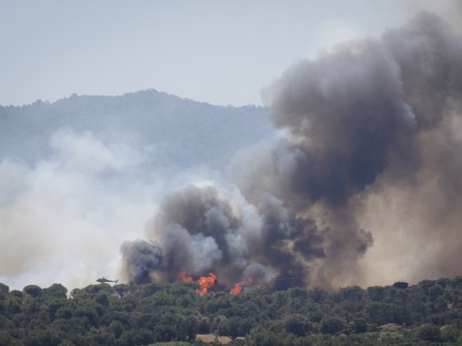 Hrvatska: Vatrogasci sprječavaju širenje požara u prirodnom rezervatu kod Metkovića