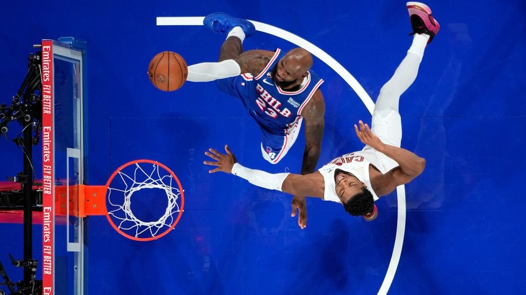 Video / Već su im zviždali, onda je nastao spektakl: Lebron učestvovao u najvećem preokretu karijere