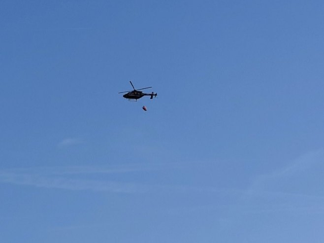 Helikopter gasi vatru u blizini manastira Ostrog (VIDEO)
