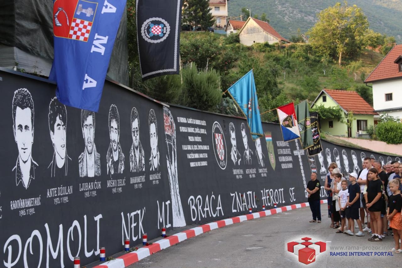 Od ideje jedne obitelji do remek-djela Rame: Rumboci podigli 63 metra dug mural poginulim braniteljima