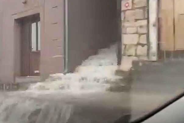 Snažno nevrijeme pogodilo bh. grad, poplavile ulice (VIDEO)
