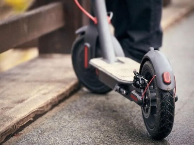 Maloljetnik na romobilu nanio teške povrede pješakinji u Zenici