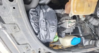 Prevozio drogu u haubi audija: poznat identitet uhapšenog