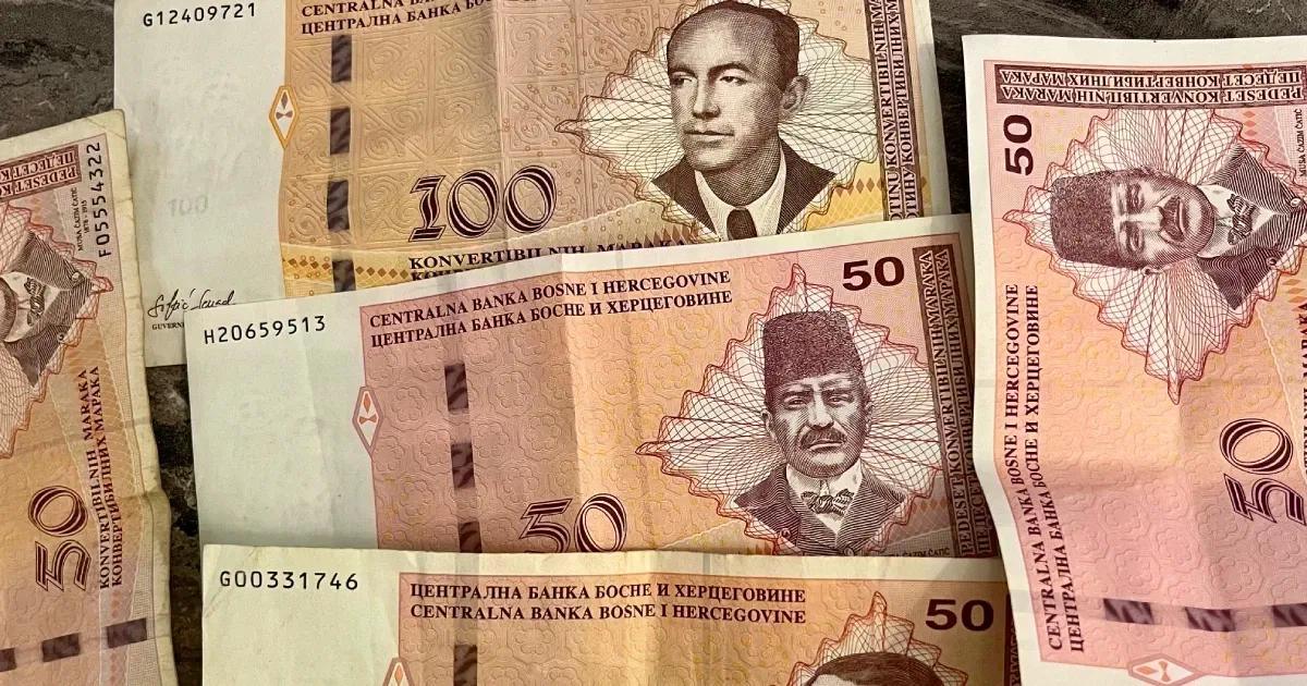 Prosječna plata u BiH narasla na 1.601 KM, u trgovinama na 1.313 KM