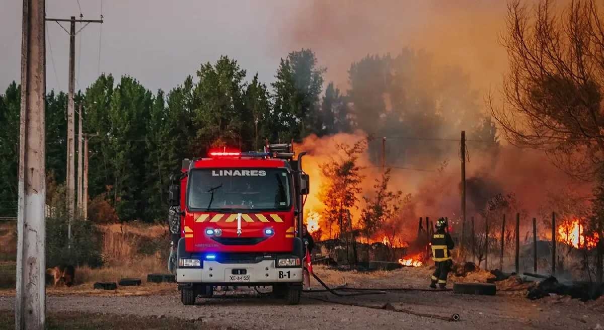 Požar i kod Dubrovnika na nepristupačnom terenu, vatru gase kanaderi