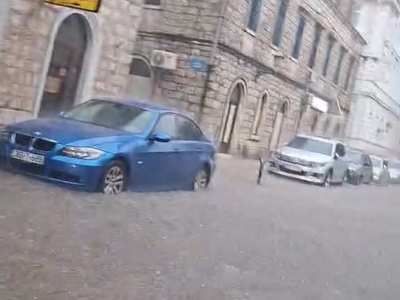 Nevrijeme u Trebinju praćeno obilnom kišom (FOTO)