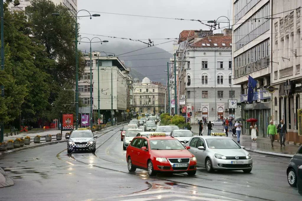 Na većini puteva u BiH saobraćanje bez vanrednih ograničenja