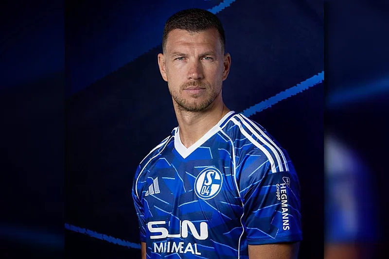 Komičar Zoran Kesić izrecitovao kratku haiku-pjesmu za Edina Džeku