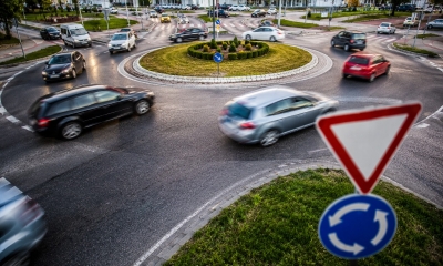 Apsolutni “lider” po nezgodama u kružnom toku! Kako se to vozi u Banjaluci FOTO