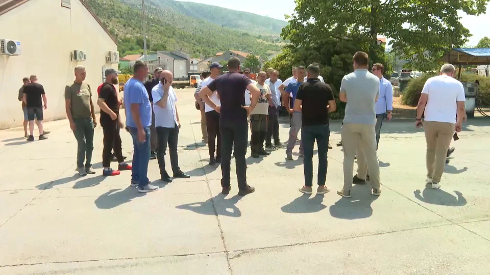 Dvije radne jedinice, 18 otkaza i komunalna kriza: Ko je odgovoran za haos u mostarskom preduzeću?