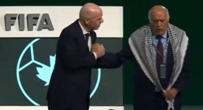 NEVIĐENA DRAMA NA KONGRESU FIFA: Šef svjetskog fudbala uzalud molio, Palestinac ignorisao izraelskog predstavnika (VIDEO)