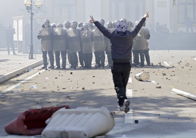 U Albaniji nastavljeni protesti, studentima se pridružili ljekari