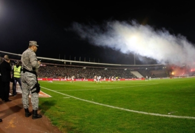 IZLJEV MRŽNJE, ŠOVINIZMA I PRIMITIVIZMA: Navijači Crvene zvezde koreografijom slavili Ratka Mladića, a pazite kako su Zelenskog nazvali