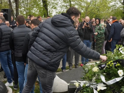 Sahrana Duška Vujoševića: Grobari ga ispratili pjesmom (VIDEO)
