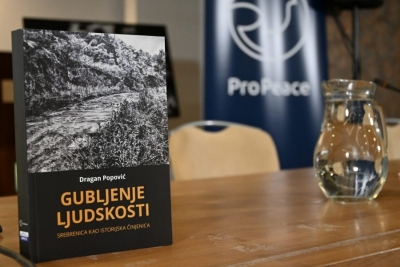 PRIZNANJE ZA 'GUBLJENJE LJUDSKOSTI': Popovićeva knjiga o Srebrenici nagrađena za doprinos kulturi mira