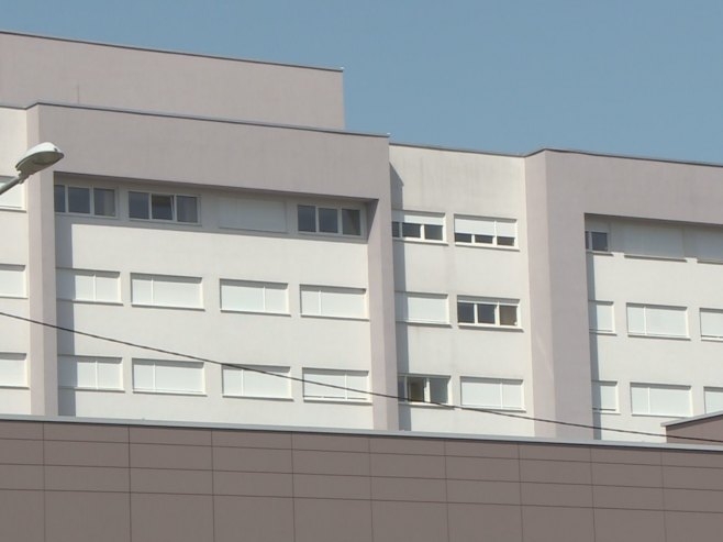 Teško povrijeđeni vozač prevezen na UKC