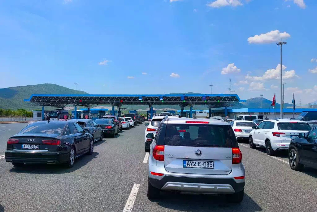 Na pojedinim graničnim prelazima duge kolone na izlazu iz BiH