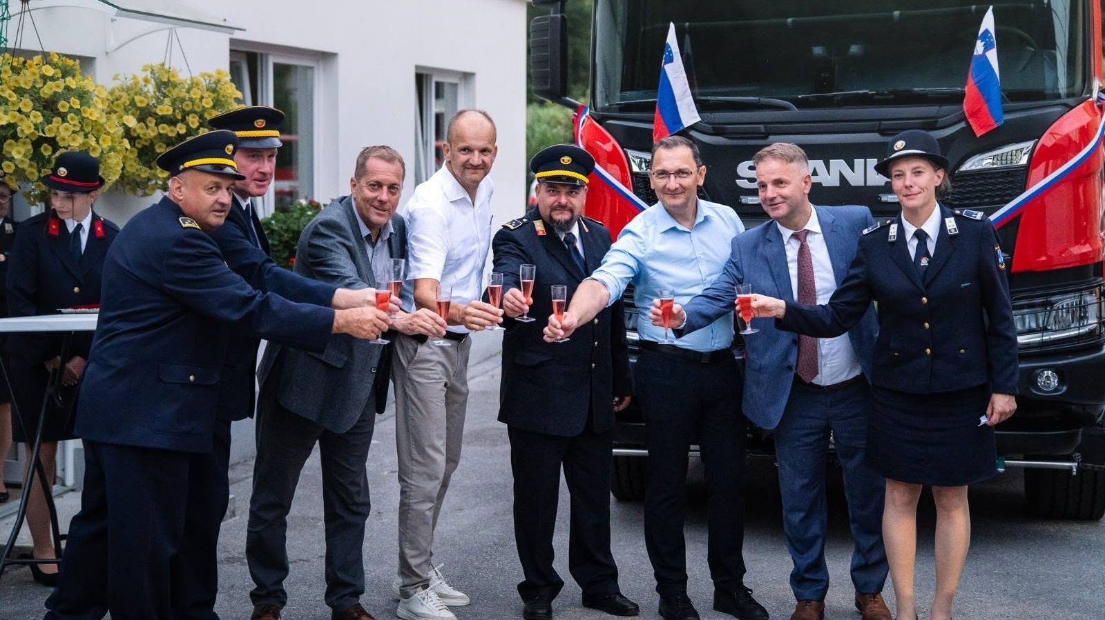 Vatrogasno vozilo proizvedeno u Živinicama isporučeno Sloveniji