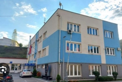 S 2,56 PROMILA UPAO U POLICIJSKU STANICU: Pijani muškarac nasrnuo na policajca, evo šta je uslijedilo...