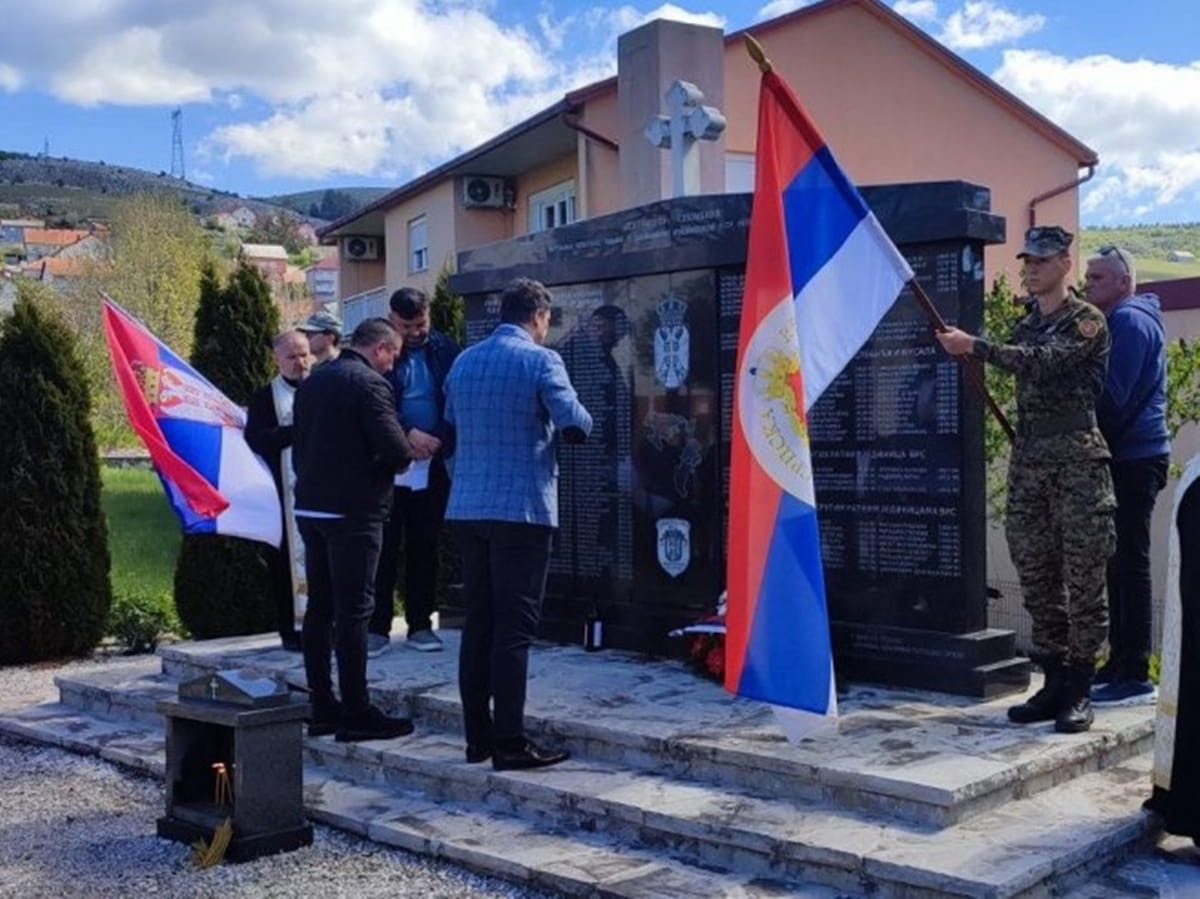 Sjećanje na 382 žrtve: U Gacku služen pomen stradalim Srbima iz Konjica