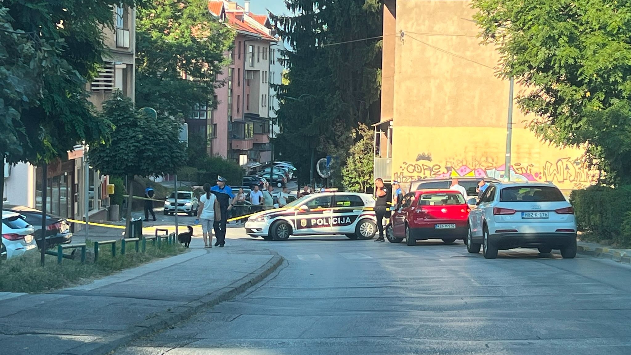 Oštećen bankomat na Višnjiku, policija obavlja uviđaj